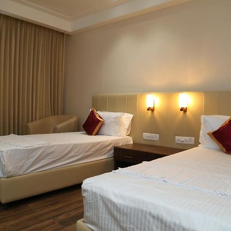 Hotel Skanda Palace Thiruttani Екстериор снимка