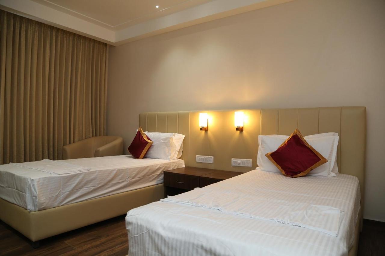 Hotel Skanda Palace Thiruttani Екстериор снимка